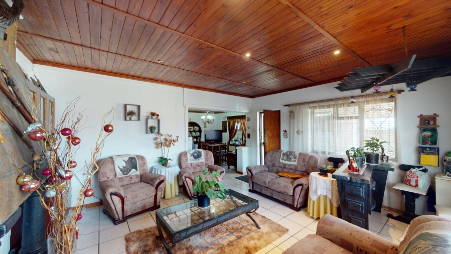4 Bedroom Property for Sale in Gustrouw Western Cape